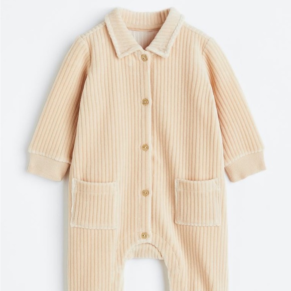 ✨SOLD✨ H&M Baby Exclusive Ribbed Velour Corduroy Jumpsuit in Beige - 9 Months - Picture 5 of 5